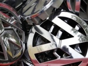 Alman devi Volkswagen fişi çekti!