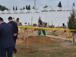 Mezarlık şakası savcıyı ve polisi alarma geçirdi