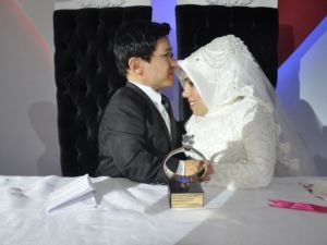 Mutlulukları boylarından büyük