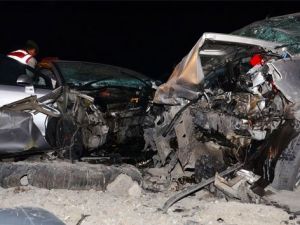 Askerlerin olduğu araç karşı yönden gelen araçla çarpıştı: 3 ölü, 4 yaralı!