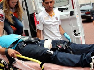 Lisede sınıf başkanı, sınıfa girmeyen öğrenciyi bıçakladı