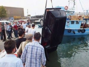 Aracı durduramadı, denize uçtu