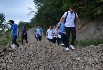 Trabzon'da okul yolu hafriyat dolu!