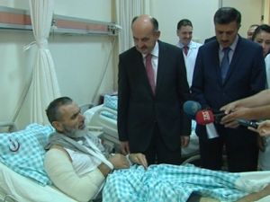 Yaralı hacıları ziyaret etti: Sağlık durumlarını anlattı