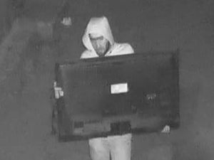 Televizyon hırsızı kamerada !