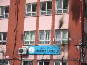 Okula ve sağlık ocağına saldırdılar