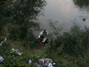 Araç göle uçtu: 3 ölü