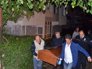 18 yaşındaki kızını silahla öldürdü!