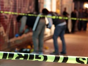 İstiklal Caddesi’nde iki genç, tek kurşunla intihar etti