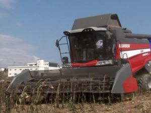 Mehdi Eker biçerdöver kullandı