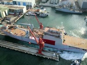 Yüzde yüz yerli amfibi harp gemisi suya indirildi