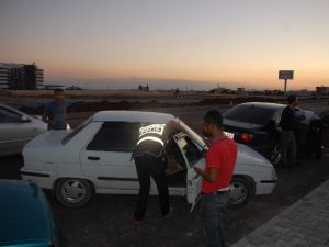 ’Dur’ ikazına uymayan araç polisi alarma geçirdi