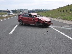 Takla Atan Otomobilin Sürücüsü Yaralandı