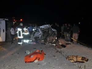 Ölüm virajında korkunç kaza: 4 ölü, 4 yaralı