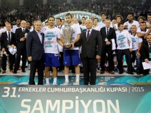 Bakan Kılıç, Anadolu Efes’i tebrik etti