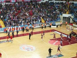 Trabzonspor - Galatasaray maçında gerginlik