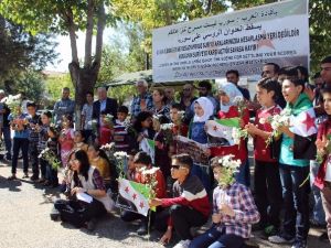 Suriyeliler Rusya’yı protesto etti