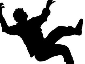 Gümüşhane’de ceviz toplarken ağaçtan düşen adam yaşamını yitirdi