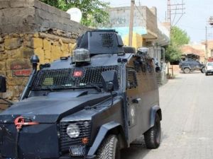 O görüntüyle ilgili 2 polis görevden uzaklaştırıldı