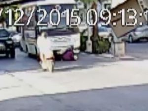 Yolcu otobüsünün altında kaldı !