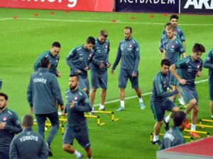 Milliler İzlanda maçına hazır