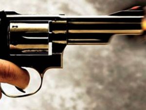 Eşinin gözü önünde kurşun yağdırdılar!