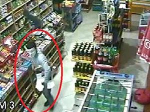 Maskeli market hırsızları kameraya yakalandı