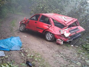 Otomobil uçuruma yuvarlandı! 1 ölü...