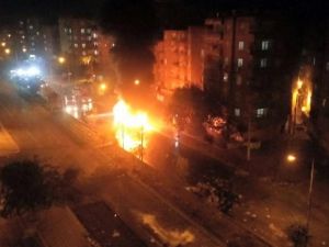 Diyarbakır’da molotof atılan otobüs alev topuna döndü