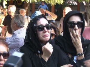 Ece Gürsel babasına gözyaşlarıyla veda etti