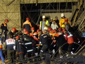 Enkazda kalan işçilere 9 saatte ulaşıldı