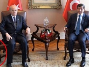 Bahçeli'nin yanındaki çantanın sırrı çözüldü