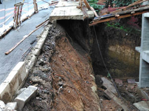 Trabzon yağmur çökmeye neden oldu!