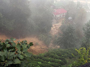 Cumhurbaşkanı Erdoğan'ın mahallesinde heyelan!