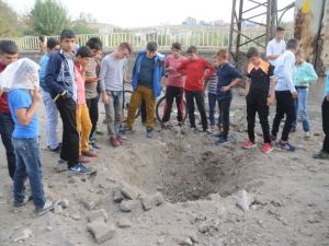 Yola döşenen bomba fünyeyle patlatıldı