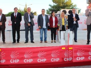 Seçim bürosunda gazeteciler tartaklandı