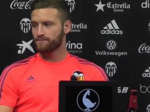 Müslüman yıldıza alkol baskısı