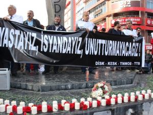 Ölenleri ’oturarak’ andılar