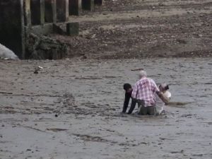 Fotoğrafçı çifti böyle kurtardı