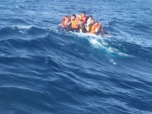 Mülteci gemisi battı: 12 ölü