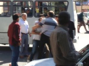 Tekme-tokat birbirine girdiler