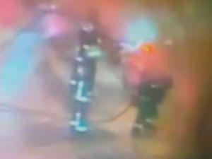 Park halindeki araçları böyle kundaklardılar