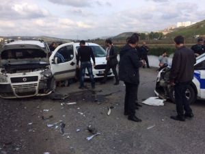 Cezaevi firarisi barikat kuran polise çarptı