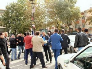 AK Partili vekile taşlı saldırı !