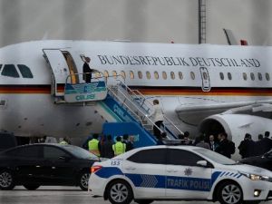 Merkel Almanya’ya döndü