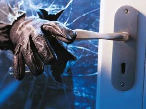 Kadın hırsızlar yakayı ele verdi