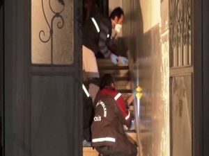 Yaşlı kadını altın kolyesi için katlettiler!