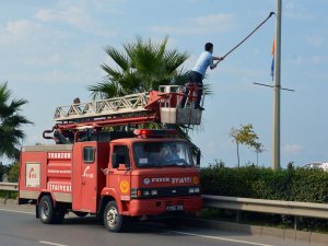 Trabzon'da bayrak operasyonu