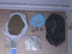 Uyuşturucu operasyonu polis kamerasında