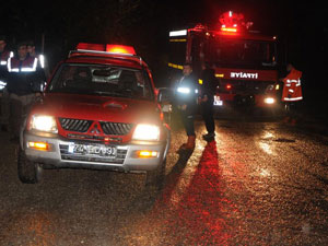 Askeri araç ırmağa devrildi